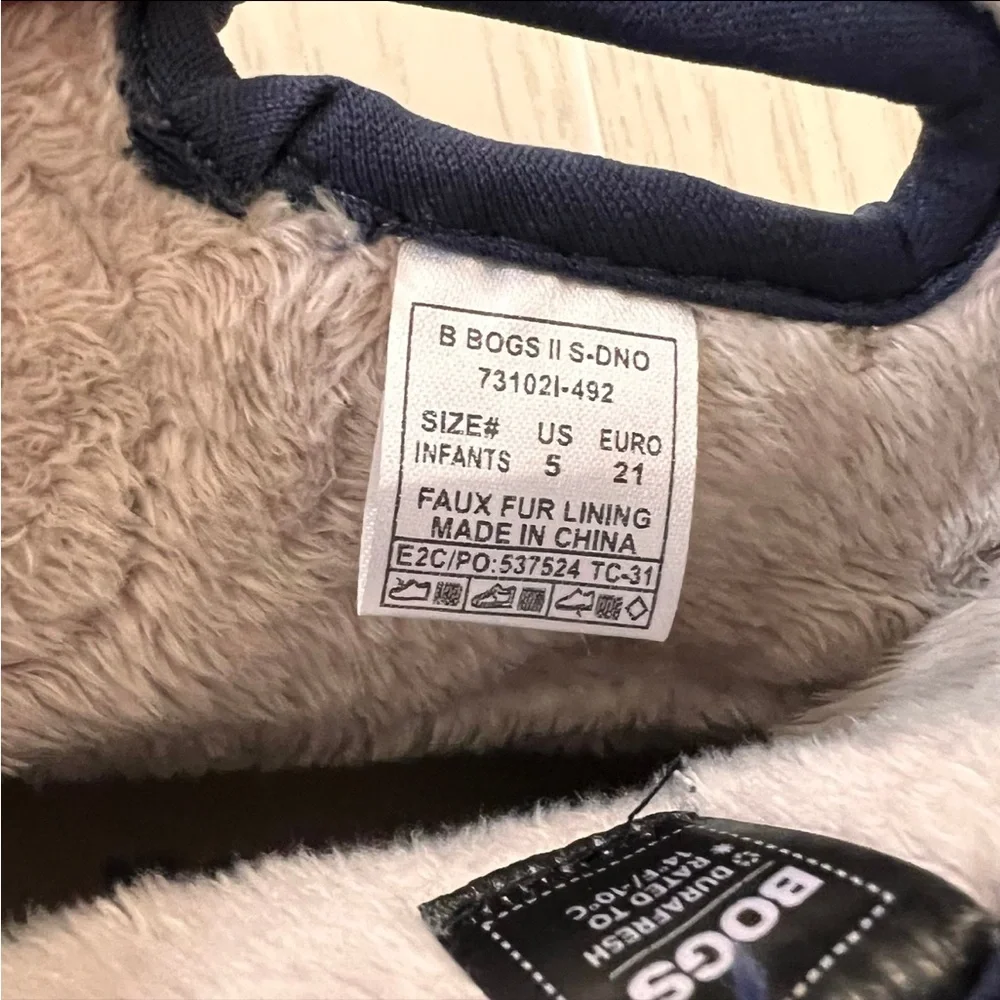 NWOT Bogs dinosaur boots - Picture 6 of 7